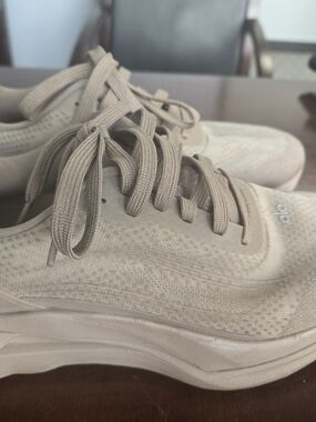 ALO Yoga Women's Beige Knit Lace-Up Sneakers